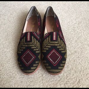 Matt Bernson Black and Gold Patterned Loafers